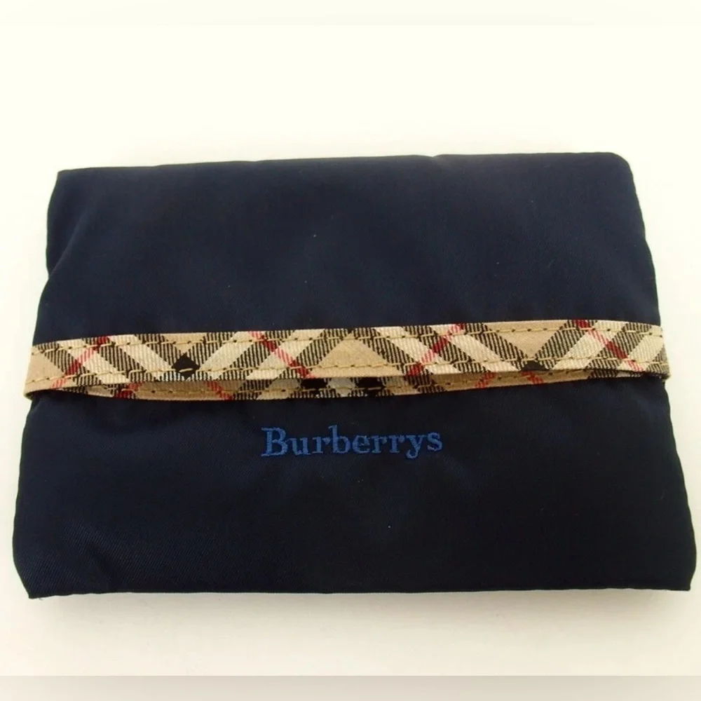2-Pc Burberrys Set: Towel & Toiletry Pouch 😍🔥